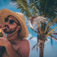 Beber alcohol mientras tomas el sol podría incrementar tus probabilidades de quemarte, y no por un posible descuido.